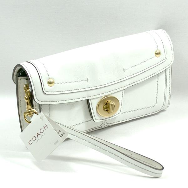 white wristlet clutch bag